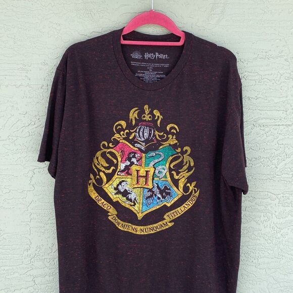 Harry Potter Sz XL Gryffindor Crest Gold - Picture 2 of 11